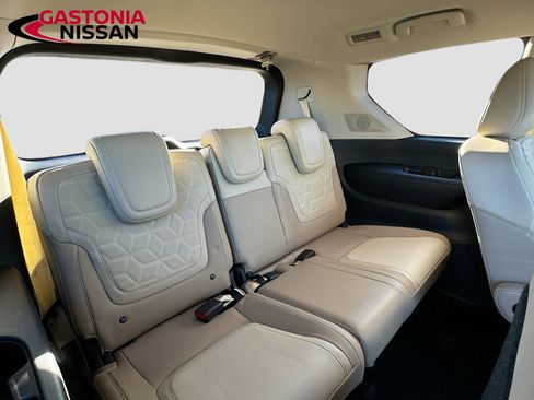 Used 2025 Nissan Armada Platinum w/ Convenience Package image 36