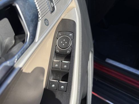 Used 2022 Ford Explorer Limited image 13