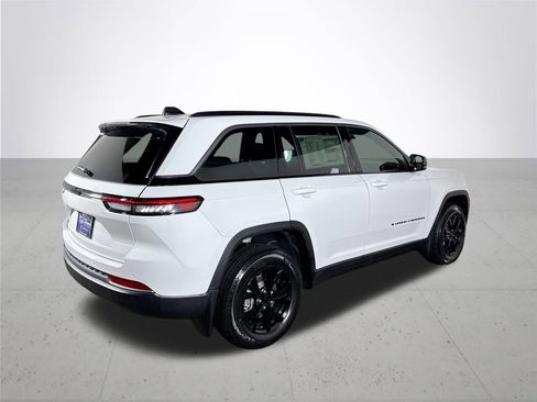 New 2026 Jeep Grand Cherokee Laredo image 6