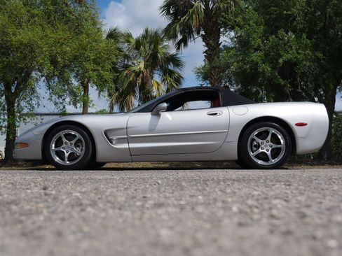 Used 2004 Chevrolet Corvette Convertible w/ Preferred Equipment Group RWD image 40