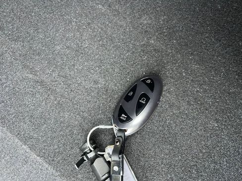 Used 2025 Hyundai Elantra Limited image 28