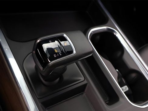 Used 2024 Chevrolet Silverado 1500 High Country image 29