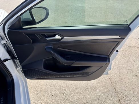 Used 2023 Volkswagen Jetta SE image 29