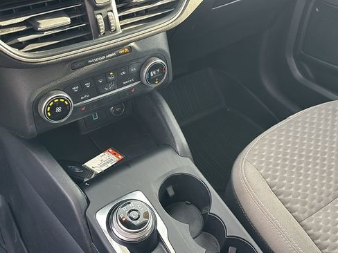 Used 2020 Ford Escape SE image 21