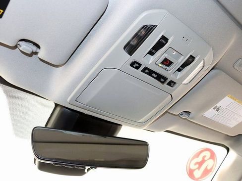 Used 2023 Toyota Highlander XLE image 21