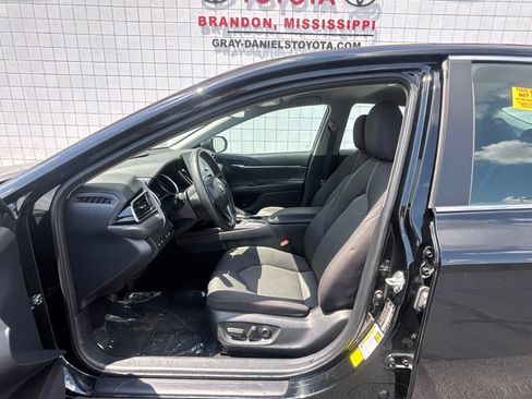 Used 2024 Toyota Camry LE FWD image 4
