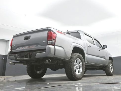 Used 2020 Toyota Tacoma SR image 31