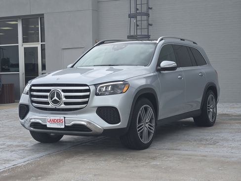 Used 2025 Mercedes-Benz GLS 450 4MATIC image 4