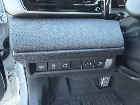 Certified 2025 Toyota Camry SE image 25