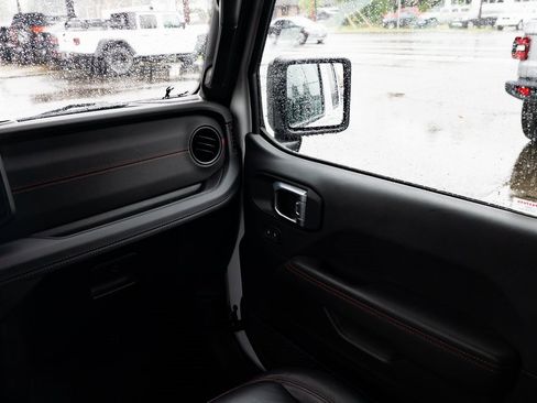 Used 2024 Jeep Gladiator Rubicon w/ Convenience Group image 10