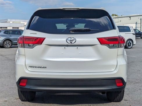 Used 2019 Toyota Highlander LE image 5