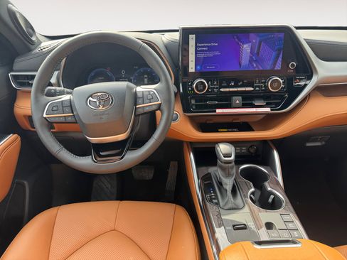 New 2026 Toyota Highlander Platinum AWD/4WD image 12