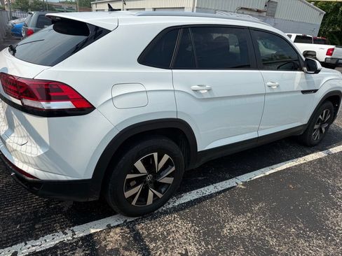 Used 2023 Volkswagen Atlas Cross Sport SE FWD image 3
