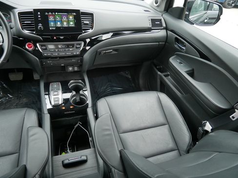 Used 2022 Honda Pilot Touring image 11