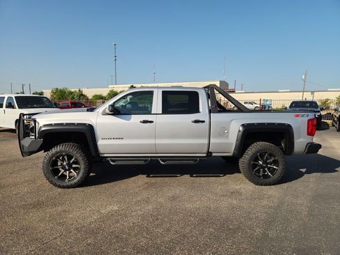Used 2018 Chevrolet Silverado 1500 LTZ Z71 w/ Redline Edition AWD/4WD image 4