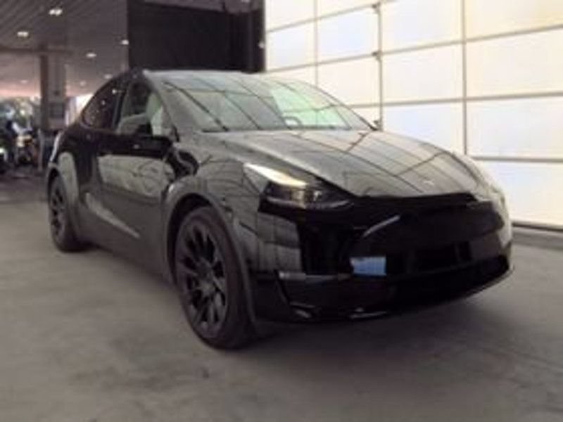 Used 2024 Tesla Model Y Long Range AWD/4WD image 4