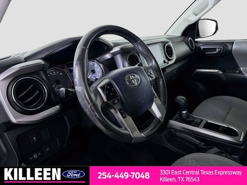 Used 2020 Toyota Tacoma SR5 RWD image 11