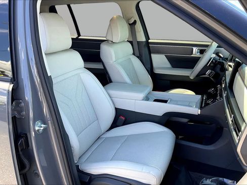 Used 2025 Hyundai Santa Fe SEL FWD image 8