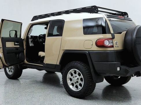 Used 2013 Toyota FJ Cruiser Base image 10