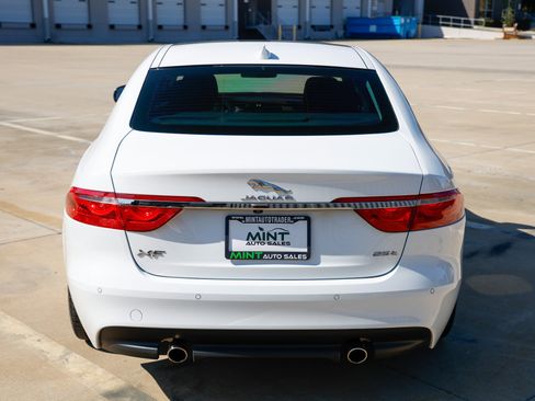 Used 2018 Jaguar XF Prestige image 14