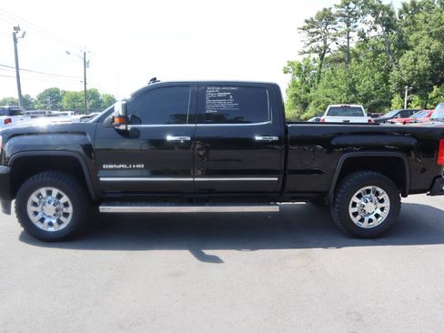 Used 2018 GMC Sierra 2500 Denali w/ Duramax Plus Package AWD/4WD image 6