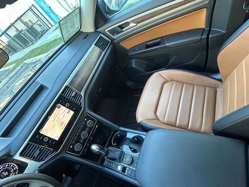 Used 2019 Volkswagen Atlas SEL Premium image 11