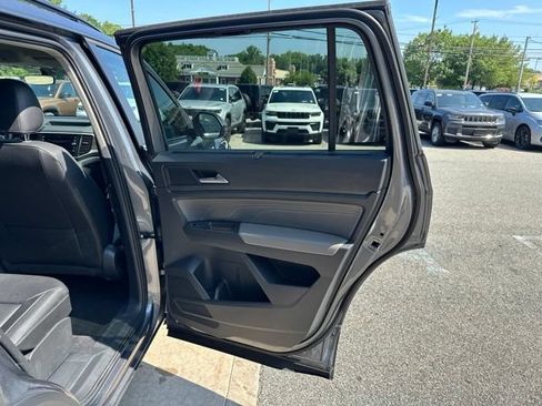 Used 2023 Volkswagen Atlas SE AWD/4WD image 17