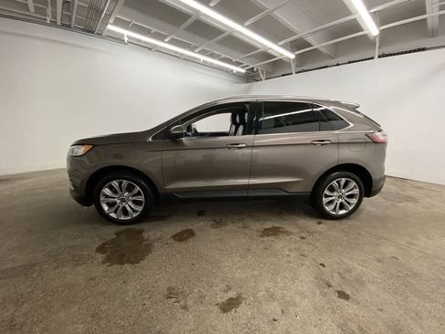 Used 2019 Ford Edge Titanium image 3
