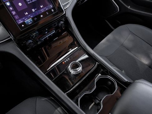 Used 2022 Jeep Grand Cherokee Laredo w/ Luxury Tech Group I image 34