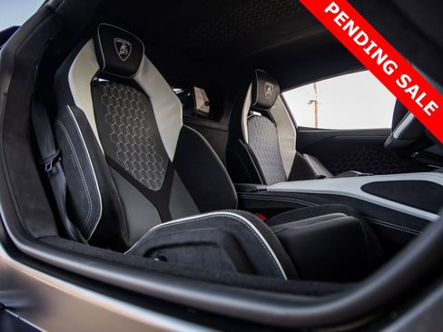 Used 2024 Lamborghini Revuelto image 49