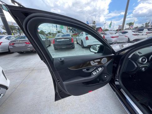 Used 2018 Mercedes-Benz C 300 4MATIC Sedan image 12