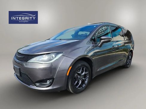 Used 2020 Chrysler Pacifica Limited w/ S Appearance Package FWD image 7