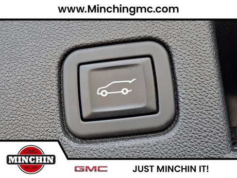 Used 2023 Chevrolet Equinox Premier AWD/4WD image 30