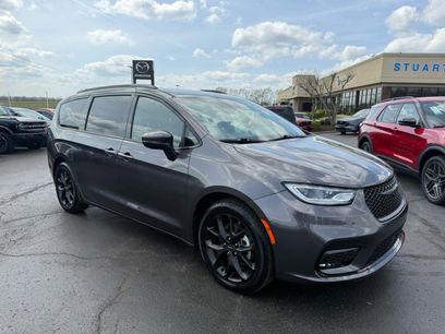 Used 2023 Chrysler Pacifica Touring-L w/ S Appearance Package