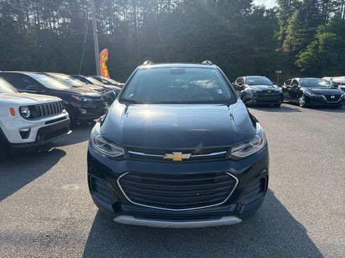 Used 2021 Chevrolet Trax LT AWD/4WD image 2