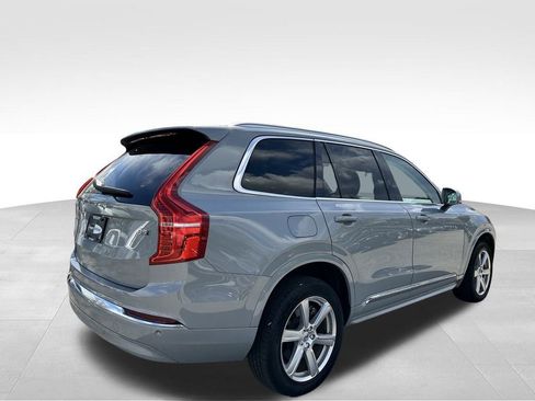 Used 2024 Volvo XC90 B5 Core image 7