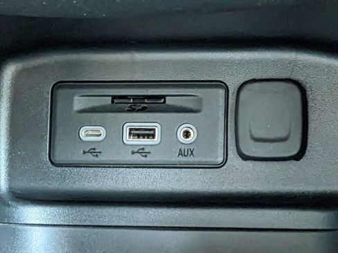 Used 2022 Chevrolet Equinox RS w/ RS Leather Package image 25