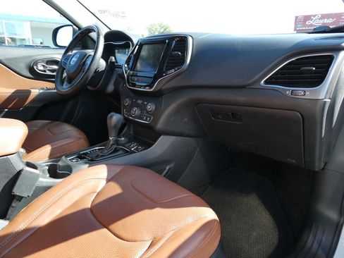 Used 2019 Jeep Cherokee Overland AWD/4WD image 15