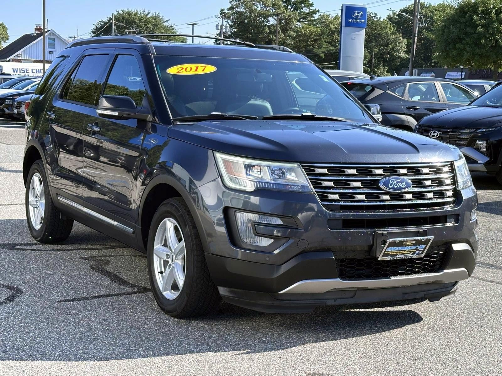 Used 2017 Ford Explorer XLT AWD/4WD image 5