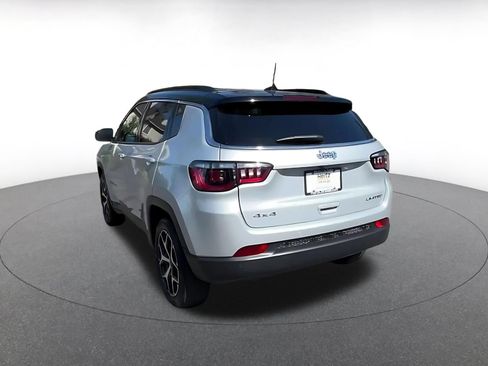 Used 2025 Jeep Compass Limited AWD/4WD image 11