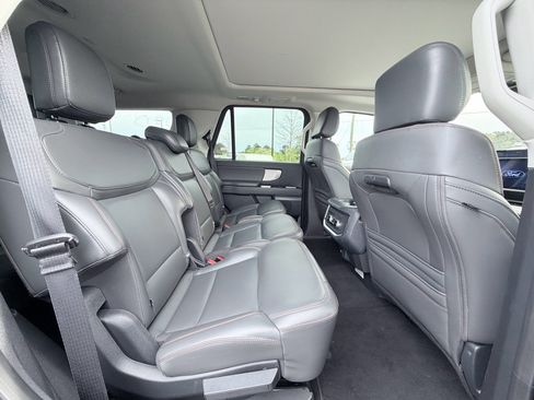 Used 2025 Ford Expedition Active AWD/4WD image 26