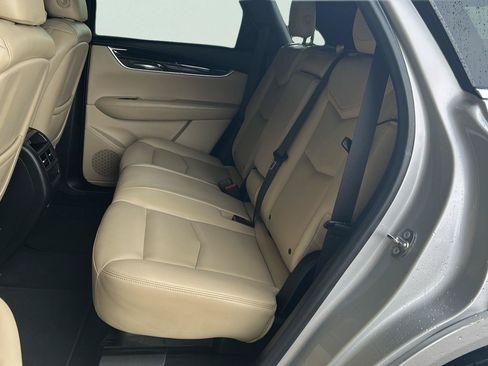 Used 2018 Cadillac XT5 FWD image 19