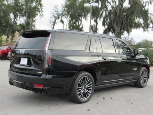 Used 2024 Cadillac Escalade ESV V w/ Heavy-Duty Trailer Package image 8