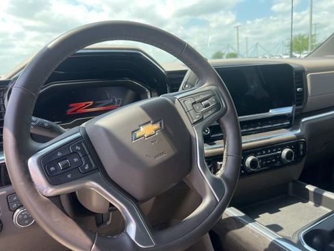 Used 2024 Chevrolet Silverado 2500 LTZ w/ LTZ Convenience Package image 10