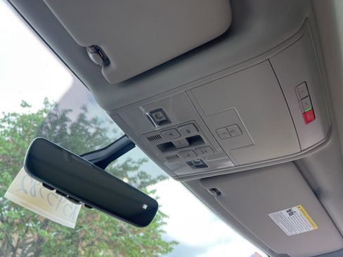 Used 2022 Volkswagen Atlas SE w/ Panoramic Sunroof Package FWD image 22