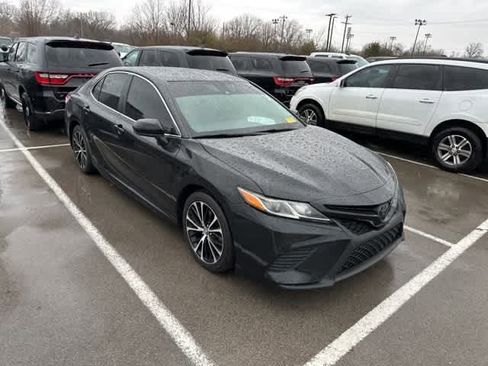 Used 2020 Toyota Camry SE image 21