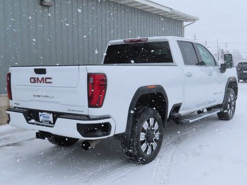 Used 2024 GMC Sierra 2500 Denali image 3