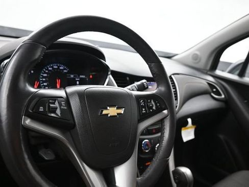 Used 2022 Chevrolet Trax LT w/ LT Convenience Package AWD/4WD image 10