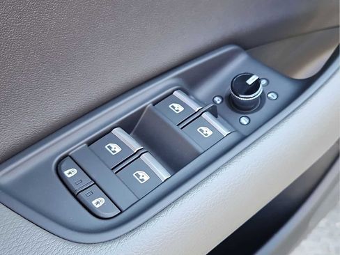 Certified 2025 Audi Q8 Premium AWD/4WD image 12