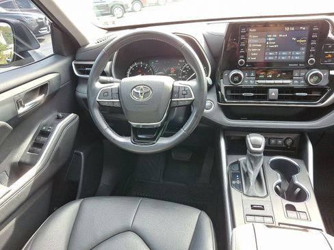 Used 2021 Toyota Highlander XLE image 14